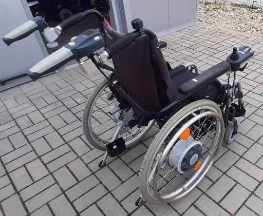 Zdjęcie oferty: Wózek inwalidzki z napędem dla osoby pchającej