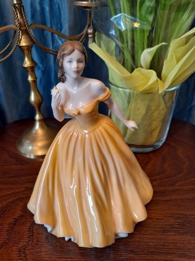 Zdjęcie oferty: Figurka z Royal Doulton Elizabeth wys 22 cm