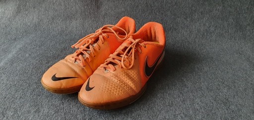 Zdjęcie oferty: Buty NIKE halówki roz. 38.5