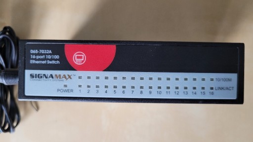 Zdjęcie oferty: Signamax 16 port 10/100 switch fast ethernet