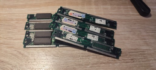 Zdjęcie oferty: Retro RAM SP16581. VG2618165BJ cena za 8 kości.