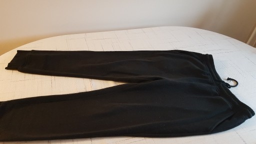 Zdjęcie oferty: Czarne spodnie dresowe firmy "FSBN" wielkość L