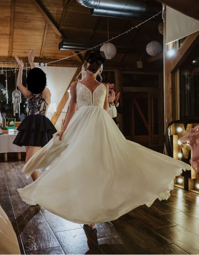 Zdjęcie oferty: Delikatna suknia ślubna z wycięciem na plecach