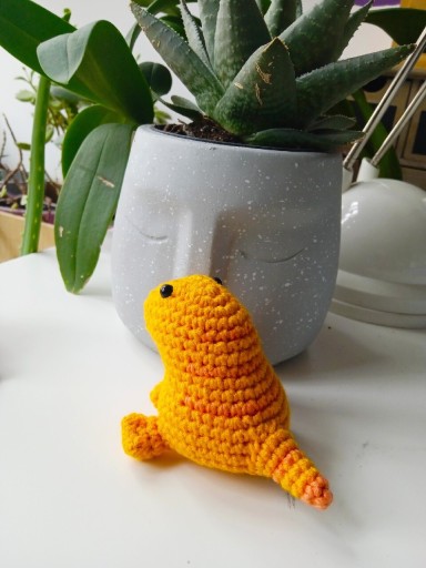 Zdjęcie oferty: Pomarańczowy szydełkowy mini dinozaur na szydełku