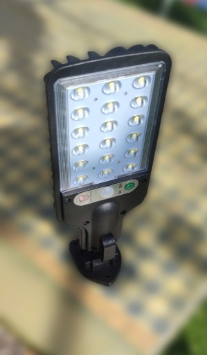 Zdjęcie oferty: Lampa zewnętrzna solarna 18 LED