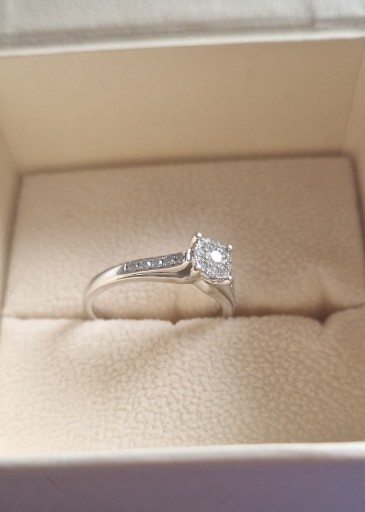 Zdjęcie oferty: Pierścionek zaręczynowy Białe złoto z brylantami