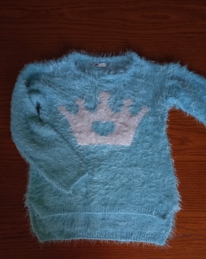 Zdjęcie oferty: Cieplutki sweterek dla dziewczynki, rozmiar 122.