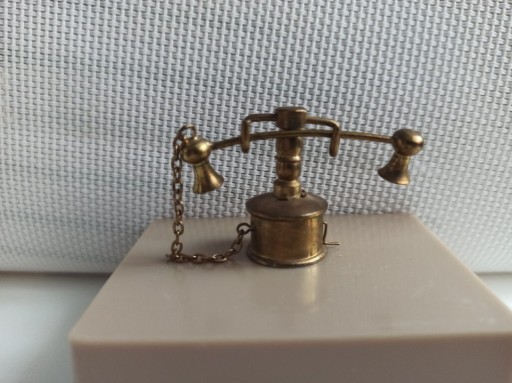 Zdjęcie oferty: Figurka telefonu  z brązu wys. ok 3 cm