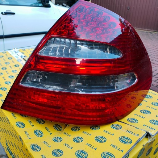 Zdjęcie oferty: Lampy lampa prawa tylna Mercedes w211 oryginał 