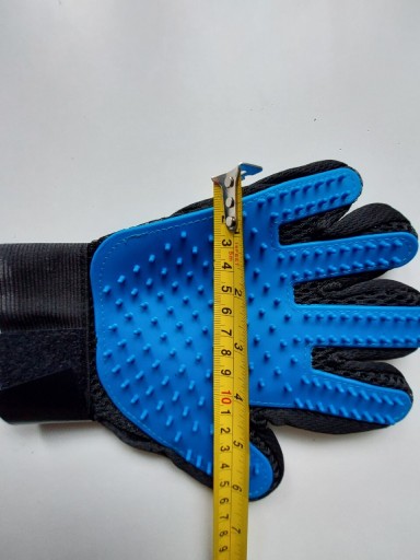 Zdjęcie oferty: Rękawiczka do wytrzesywania sierści uniwersalna.