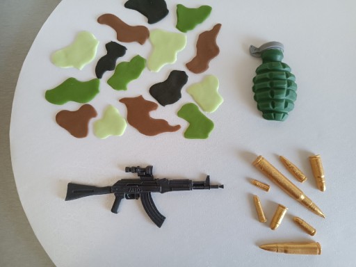 Zdjęcie oferty: Granat karabin wojsko tort naboje żołnierz 