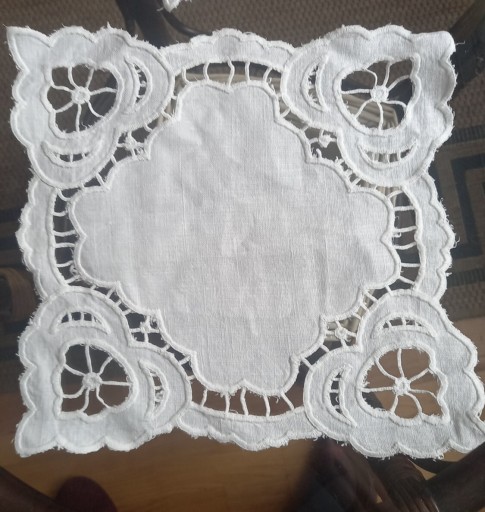 Zdjęcie oferty: Serwetka richelieu rękodzieło 