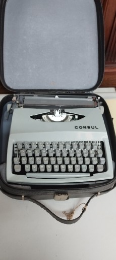 Zdjęcie oferty: Maszyna do pisania Consul model 231.3