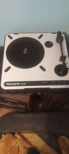 Zdjęcie oferty: Gramofon przenośny numark PT01 scratch sprawny  ładny stan dla DJ