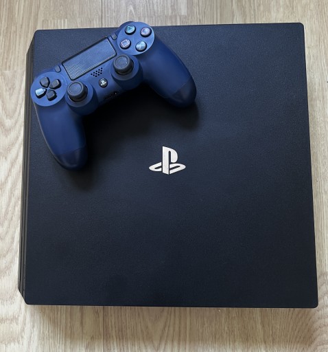 Zdjęcie oferty: PS4 Pro 1TB Jak Nowa PlayStation 4 CUH - 7216B Pad