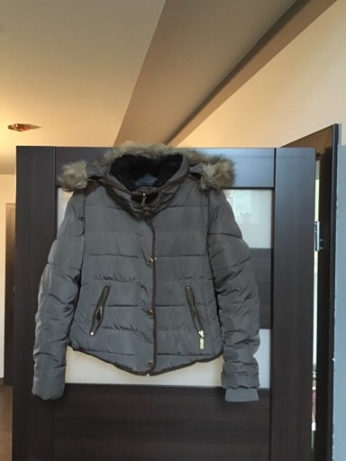 Zdjęcie oferty: Ciepła zimowa kurtka z futerkiem