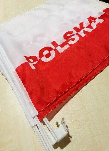 Zdjęcie oferty: AUTO FLAGA POLSKI SAMOCHODOWA + UCHWYT 45 x 30 cm