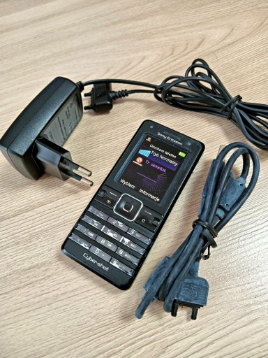 Zdjęcie oferty: Telefon Sony Ericsson K770i + ładowarka + kabel