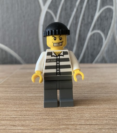 Zdjęcie oferty: LEGO figurka City Złodziej Policja cty0007