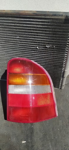 Zdjęcie oferty: Lampa tył Mondeo mk2 kombi