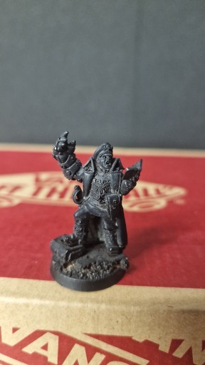 Zdjęcie oferty: Astra Militarum Commissar with Power Fist Metal