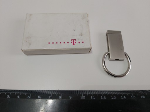 Zdjęcie oferty: Brelok do kluczy z logo T-Mobile