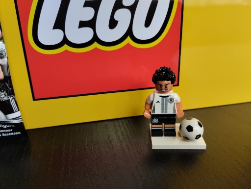 Zdjęcie oferty: LEGO minifigurka piłkarz Mats Hummels 71014