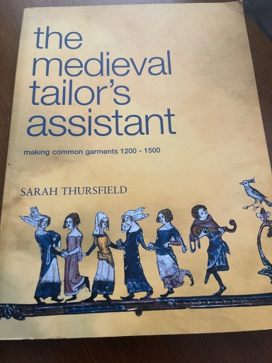 Zdjęcie oferty: The Medieval tailor’s assistant thursfield