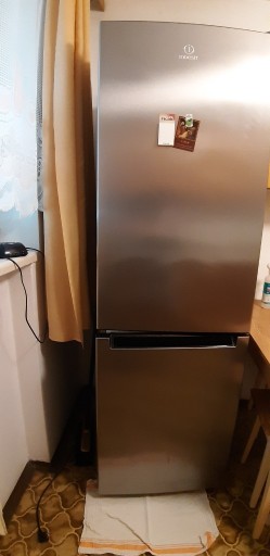 Zdjęcie oferty: Lodówka INDESIT LR8S2XB