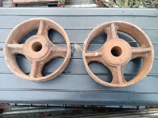 Zdjęcie oferty: Stare żeliwne kółka vintage industrial loft antyk 