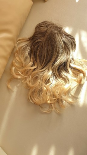 Zdjęcie oferty: Peruka syntetyczna ombre blond z ciemną górą 