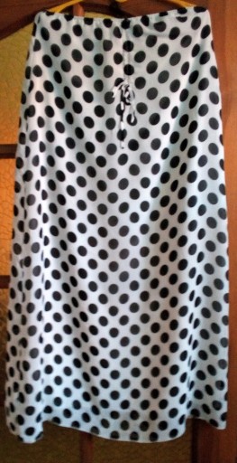 Zdjęcie oferty: Maxi biała spódnica souchet w czarne grochy
