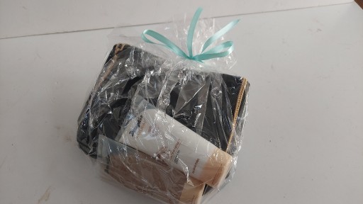 Zdjęcie oferty: Kosmetyczka czarna body lotion zestaw Dauglas