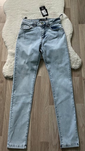 Zdjęcie oferty: śliczne jasnoniebieskie jeansy esparanto