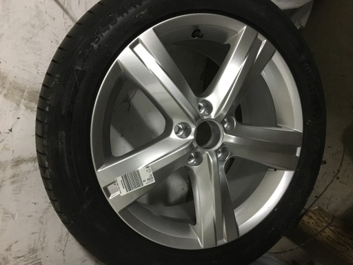 Zdjęcie oferty: nowa felga z opona 235/45 R17 Continental VW oryg