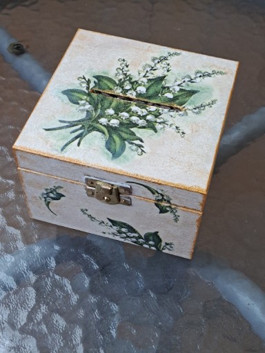 Zdjęcie oferty: Drewniana skarbonka handmade Decoupage 