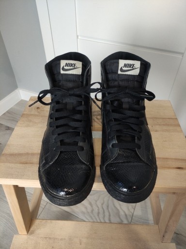 Zdjęcie oferty: Buty sportowe damskie adidasy Nike rozmiar 40,5