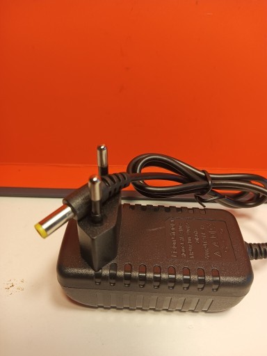 Zdjęcie oferty: Ładowarka aku Li-ion mod.XH2110-c 100-240V AC-50/60Hz :21V DC 1A.