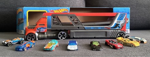 Zdjęcie oferty: Hot Wheels Ciężarówka Wyrzutnia + 8 autek GRATIS