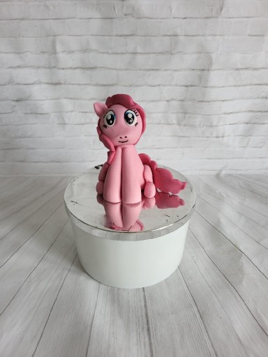 Zdjęcie oferty: Figurka Pony z masy cukrowej 