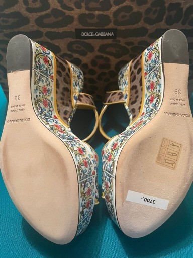 Zdjęcie oferty: Buty sandały na koturnie Dolce&Gabbana r.39