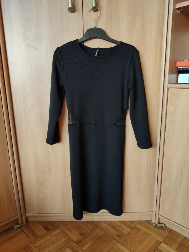 Zdjęcie oferty: Stradivarius Czarna mini sukienka z koronką XS / 34 dopasowana