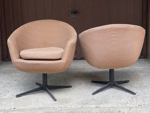 Zdjęcie oferty: dwa stare fotele obrotowe numerowane lata 70 prl