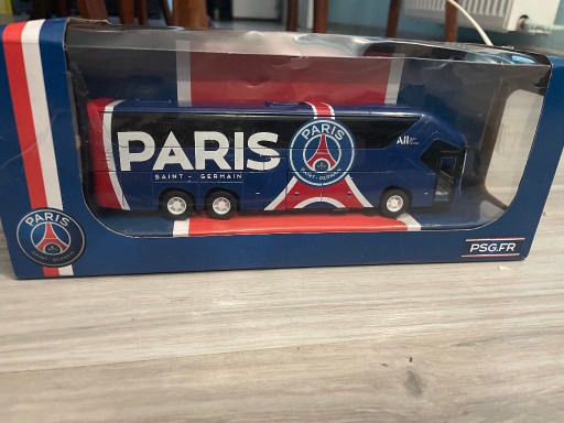 Zdjęcie oferty: Model autokaru Paris Saint Germain