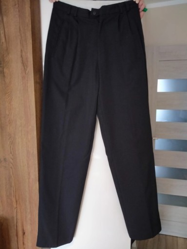 Zdjęcie oferty: Spodnie garniturowe (czarne)