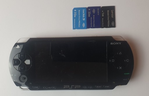 Zdjęcie oferty: PSP 1000 FAT (Classic) + 3 gry + 3 karty pamięci