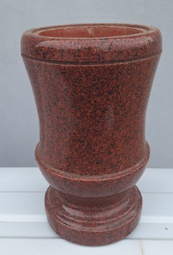 Zdjęcie oferty: Wazon nagrobny brązowy ciężki wazon nagrobny brąz.