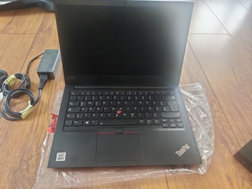 Zdjęcie oferty: Laptop Lenovo ThinkPad E14 + stacja dokująca