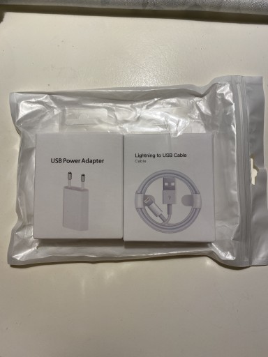 Zdjęcie oferty: Ładowarka sieciowa Apple Lightning 1 mA 5 V  biały