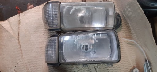 Zdjęcie oferty: Audi 100 C2 76-82 lampy przód z kierunkowskazami.